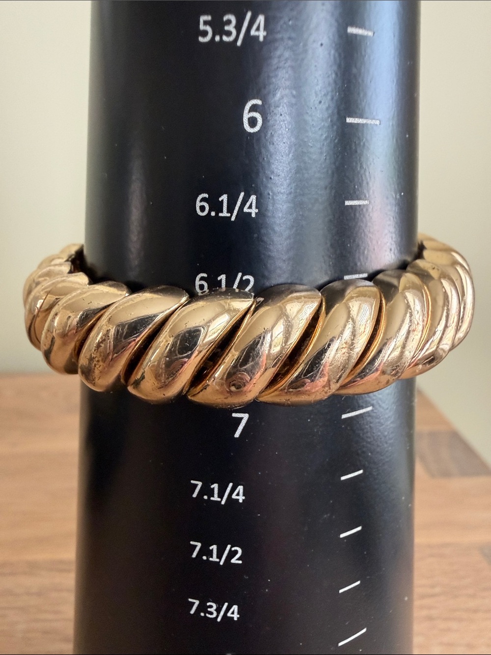 VINTAGE GOLD TONE CHUNKY TWISTED RIBBED STRETCH BRACELET Statement Expandable - Picture 8 of 8